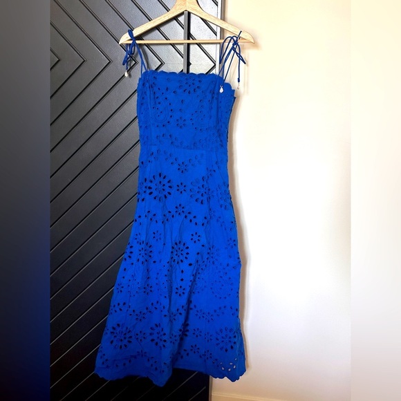 H&M eyelet tie shoulder dress.Size S.Worn only ONCE! Extremely flattering dress! - Picture 3 of 9